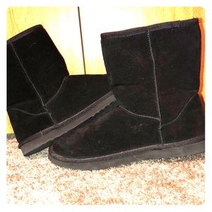 Black winter boots